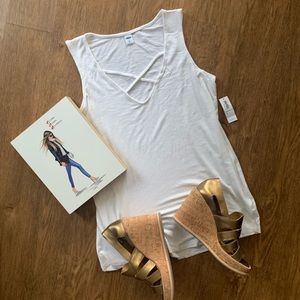 ⭐️NWT⭐️Old navy white  tank top w/ cross cross